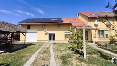 Eladó családi ház, Nagykőrös 1+4 szoba 150 m² 69 M Ft