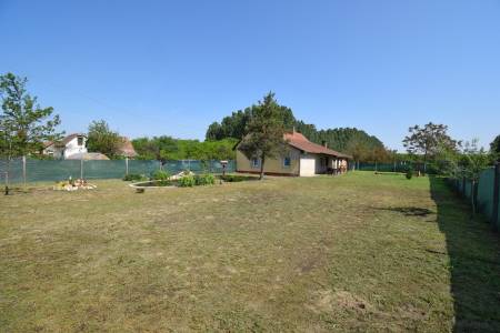 eladó tanya, Csemő