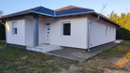 Eladó újépítésű családi ház, Szigetszentmiklós 3+2 szoba 107 m² 89.9 M Ft