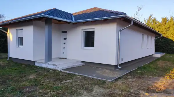 Eladó újépítésű családi ház, Szigetszentmiklós 3+2 szoba 107 m² 89.9 M Ft